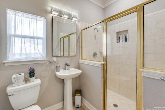 full bathroom featuring a stall shower, toilet, and baseboards