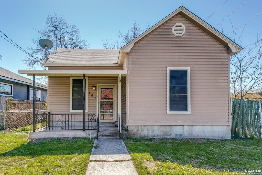 702 E Carolina St, San Antonio, TX 78210