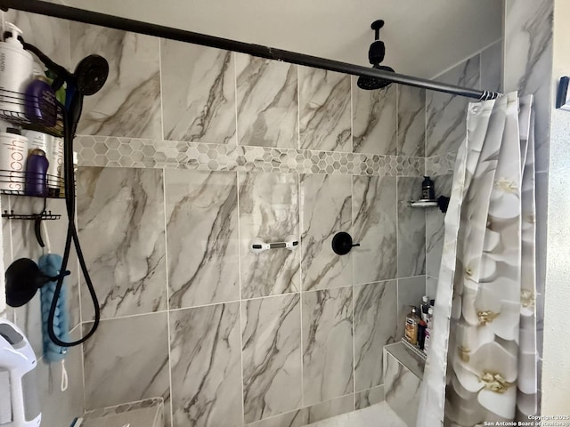 bathroom featuring tiled shower