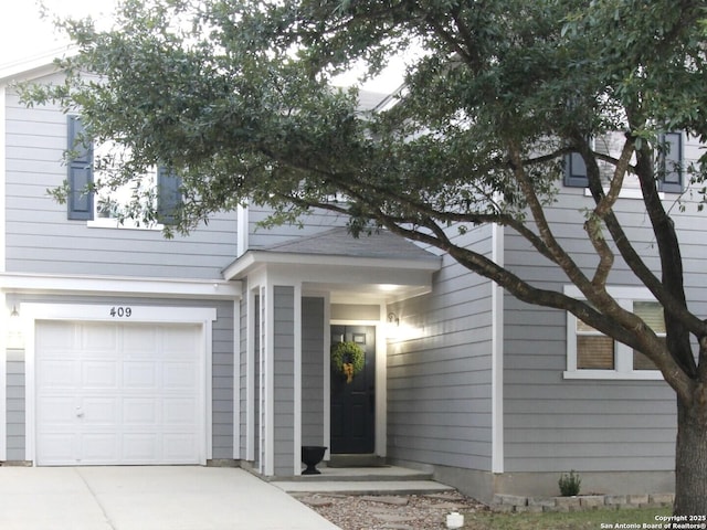 view of front facade featuring driveway and an attached garage