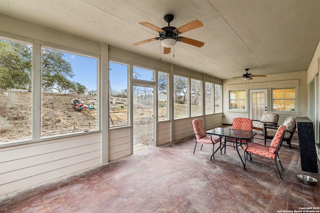 sunroom / solarium featuring a ceiling fan