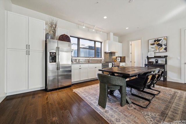 dining space with recessed lighting, baseboards, and dark wood-style floors