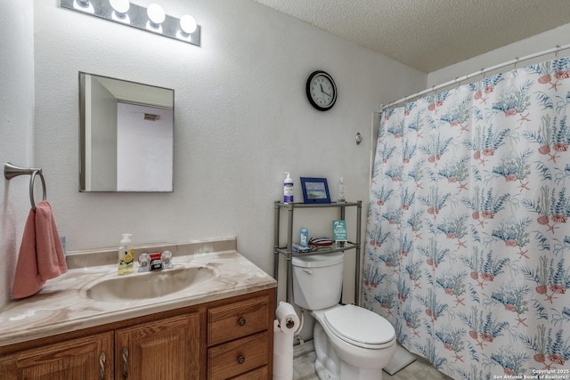 bathroom featuring a shower with shower curtain, a textured ceiling, vanity, and toilet