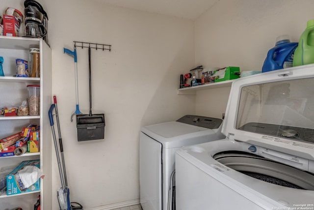 washroom with laundry area and washer and clothes dryer