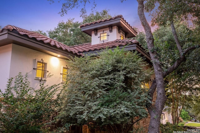 133 Fair Spgs, Boerne, TX 78006 - view of side of home with a tile roof and stucco siding