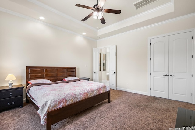 carpeted bedroom with visible vents, ceiling fan, baseboards, a tray ceiling, and ornamental molding