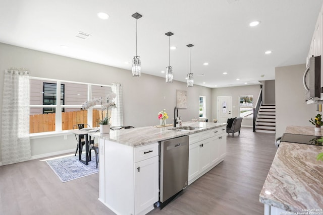 650 Canyon Cir, Canyon Lake, TX 78133 - kitchen featuring a sink, stainless steel appliances, light wood finished floors, white cabinets, and recessed lighting