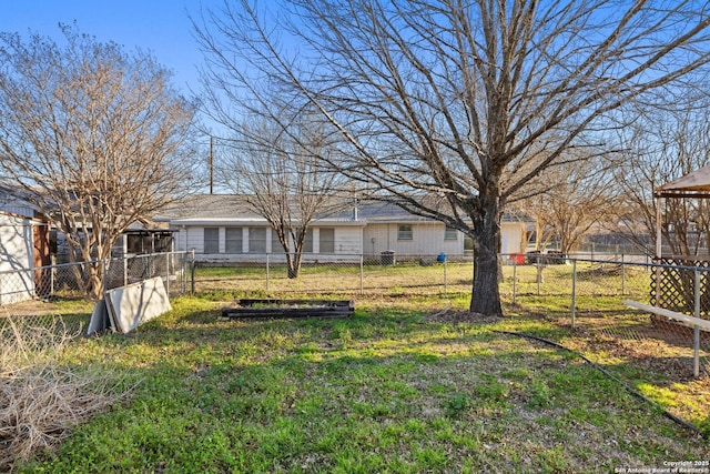 view of yard featuring fence