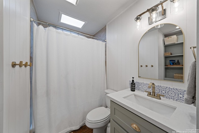 full bathroom with vanity, toilet, and a shower with curtain