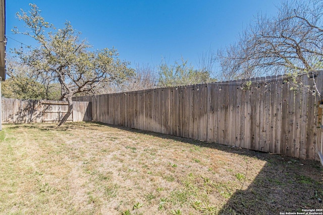 view of yard featuring a fenced backyard