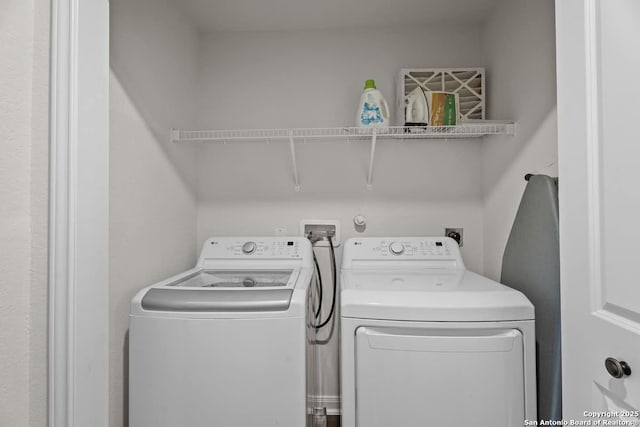 washroom with laundry area and independent washer and dryer