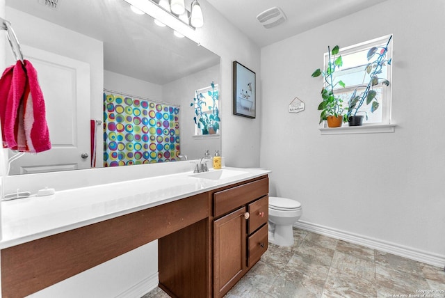 bathroom with visible vents, toilet, a shower with shower curtain, baseboards, and vanity