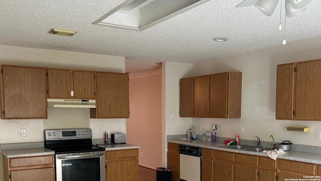 kitchen featuring visible vents, under cabinet range hood, dishwasher, electric range, and a sink