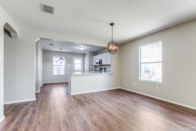 kitchen featuring dark wood finished floors, visible vents, white cabinets, and appliances with stainless steel finishes