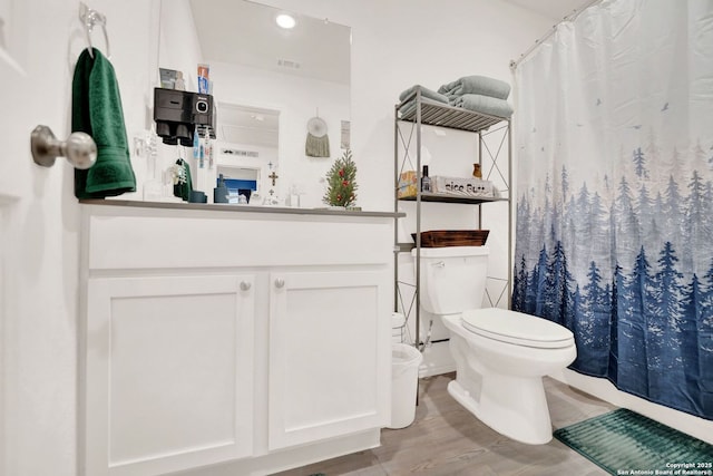 bathroom with vanity, toilet, a shower with curtain, and recessed lighting