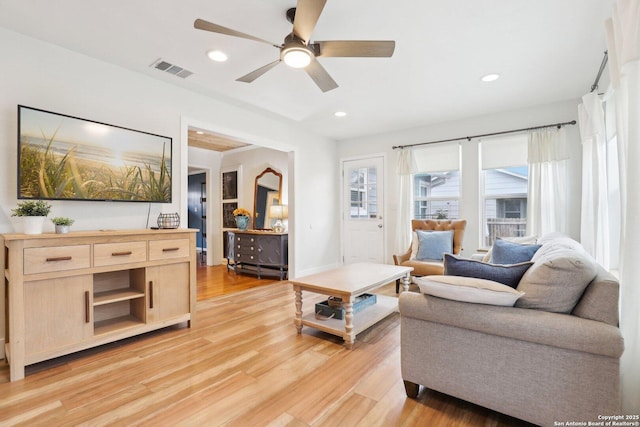 living area featuring light wood finished floors, visible vents, recessed lighting, and ceiling fan