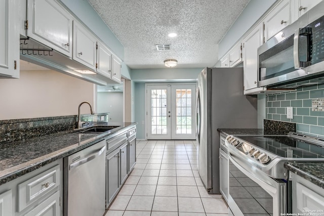 5918 Oak Country Way, San Antonio, TX 78247 - kitchen with tasteful backsplash, light tile patterned floors, stainless steel appliances, a sink, and visible vents