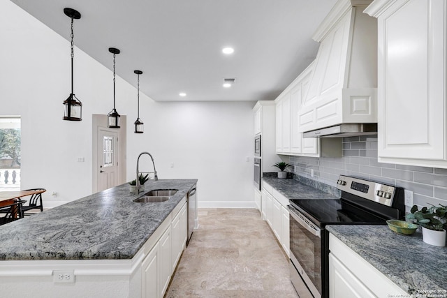 kitchen featuring a center island with sink, a sink, white cabinetry, stainless steel appliances, and decorative backsplash