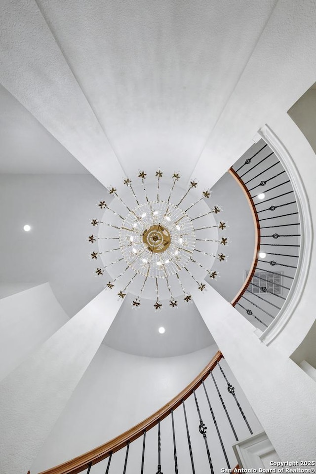 room details featuring an inviting chandelier