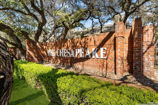 view of community / neighborhood sign