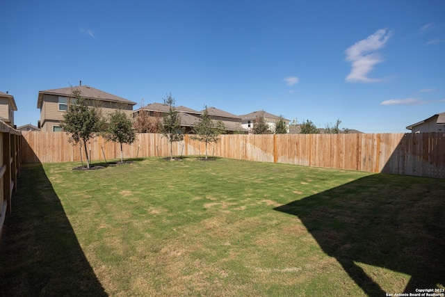 view of yard featuring a fenced backyard