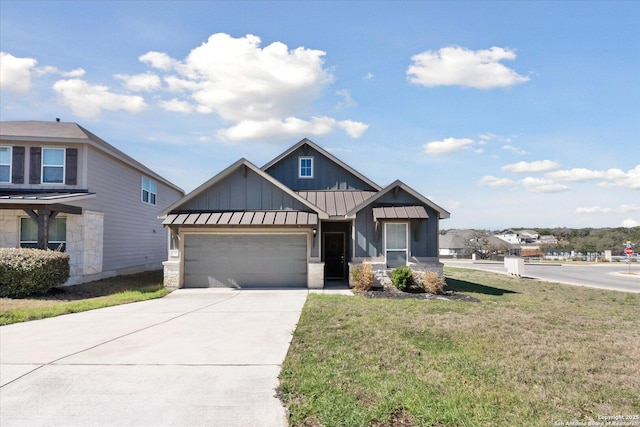 view of front of house featuring driveway, a standing seam roof, board and batten siding, an attached garage, and a front yard