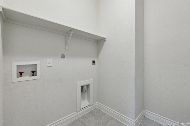 laundry area with hookup for a washing machine, light tile patterned floors, gas dryer hookup, hookup for an electric dryer, and laundry area