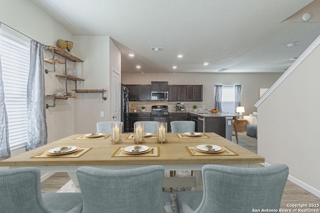 dining room with recessed lighting, visible vents, baseboards, and light wood-style floors