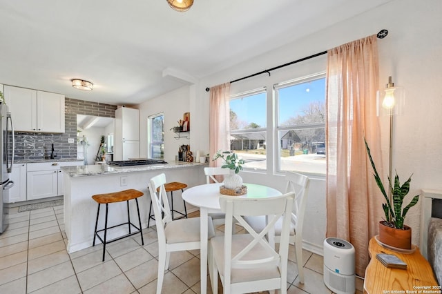 dining room with light tile patterned floors