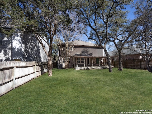 view of yard featuring a fenced backyard