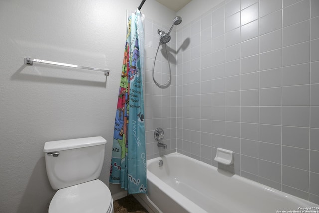 full bathroom featuring toilet and shower / bath combo