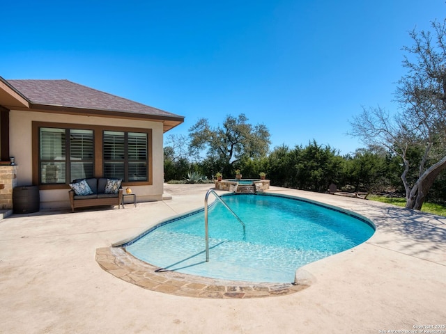 view of pool featuring a patio area, an outdoor hangout area, and a pool with connected hot tub