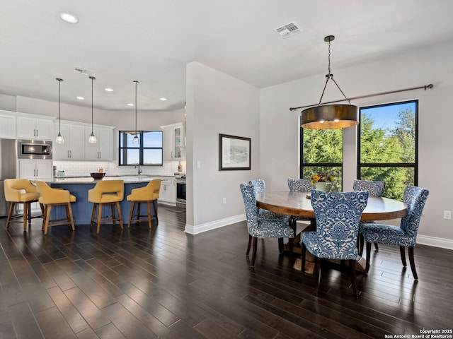 dining room featuring dark wood finished floors, visible vents, recessed lighting, and baseboards