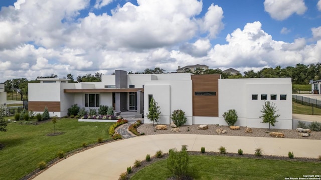 view of front facade featuring stucco siding and a front lawn