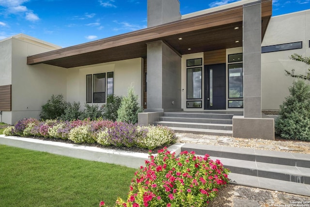 entrance to property with stucco siding