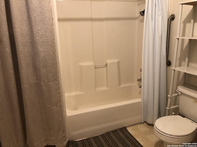 bathroom featuring toilet and shower / tub combo with curtain