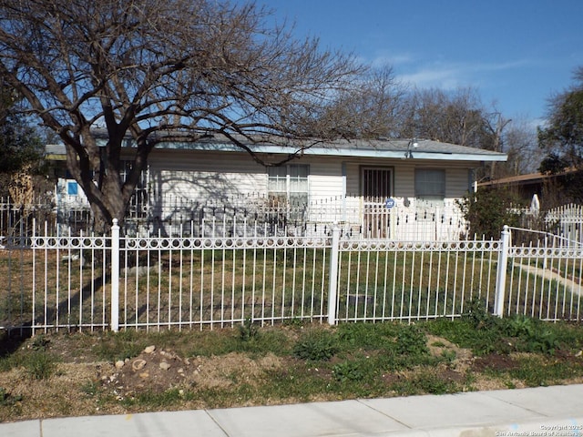 view of front facade with a fenced front yard