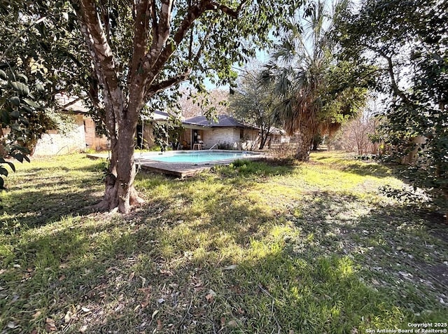 view of yard featuring an outdoor pool