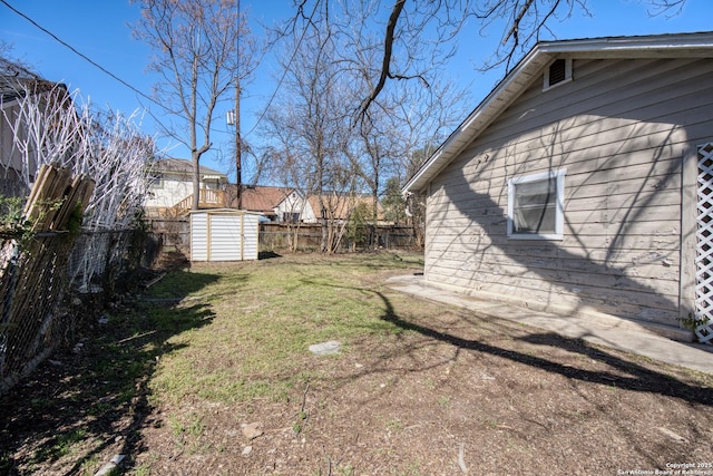 view of yard with a storage unit, an outdoor structure, and fence