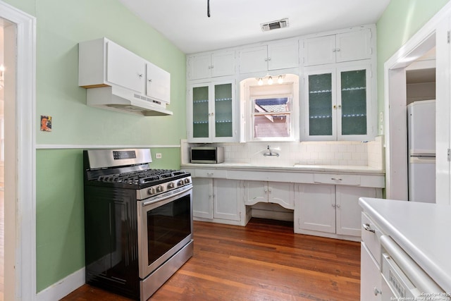 kitchen featuring dark wood finished floors, light countertops, under cabinet range hood, appliances with stainless steel finishes, and white cabinetry