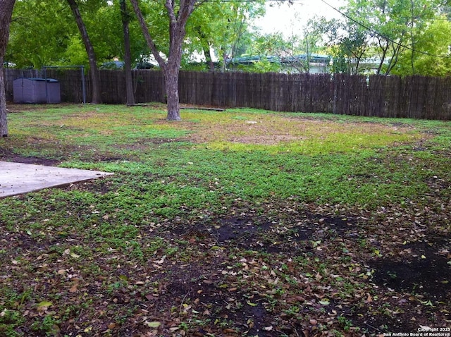 view of yard featuring fence