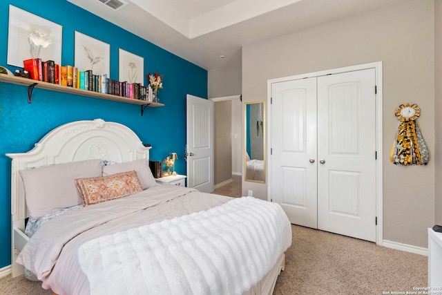 bedroom featuring a closet, baseboards, and visible vents