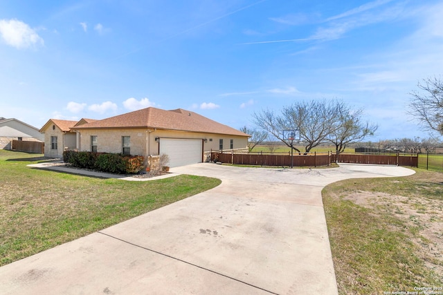 view of front facade featuring stucco siding, a front lawn, fence, concrete driveway, and a garage