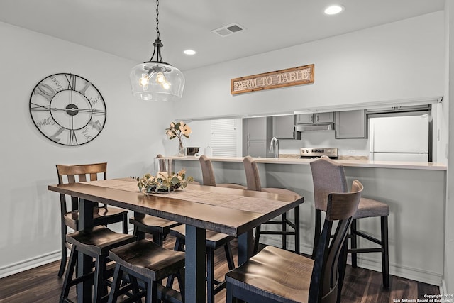 217 T Bar M # B21, New Braunfels, TX 78132 - dining area with recessed lighting, visible vents, baseboards, and dark wood-style flooring