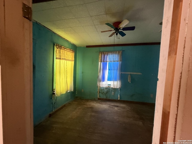 empty room featuring a healthy amount of sunlight and ceiling fan