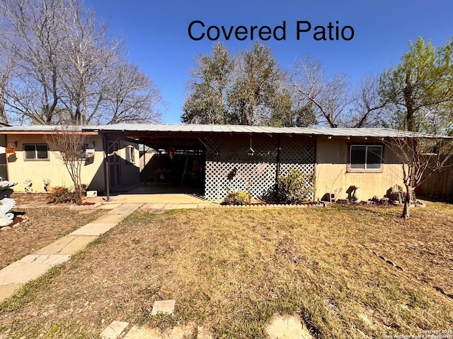 view of front of home with a front lawn