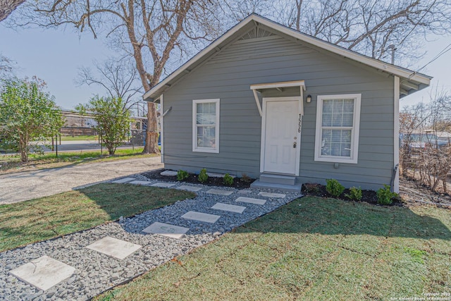 bungalow-style house with a front lawn