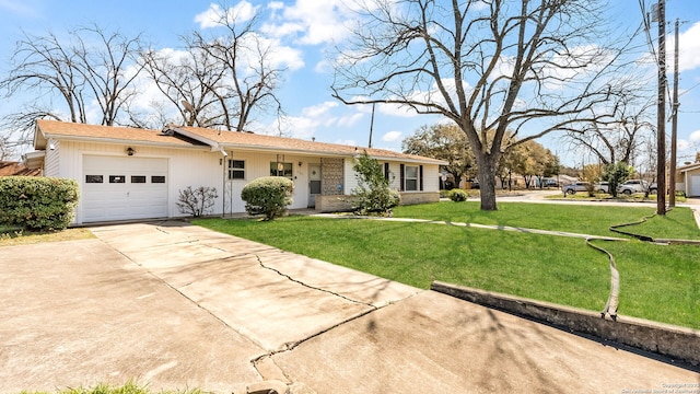 ranch-style house with brick siding, driveway, a front yard, and a garage