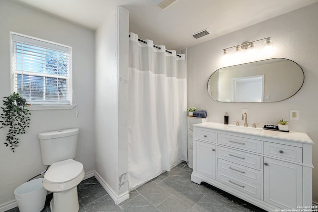 bathroom with visible vents, toilet, a shower with shower curtain, baseboards, and vanity