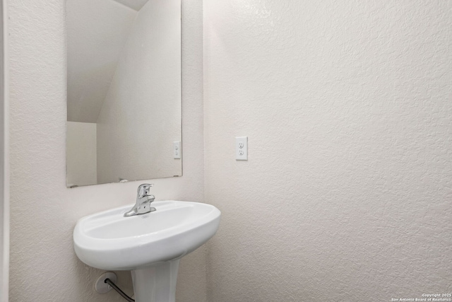 bathroom featuring a textured wall